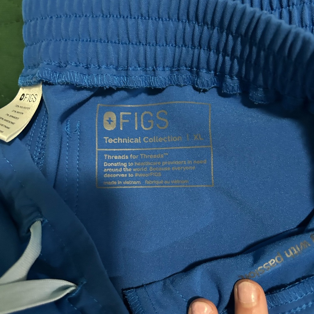 Royal - Picture 2 of 2